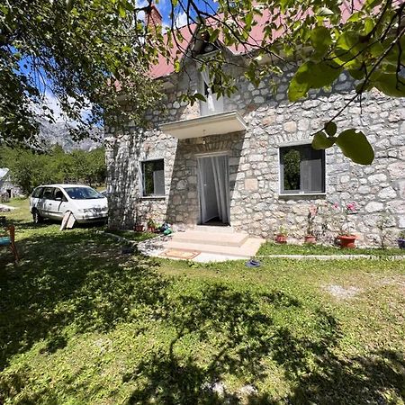 Bujtina Milani Bed and Breakfast Shkodër Exteriör bild