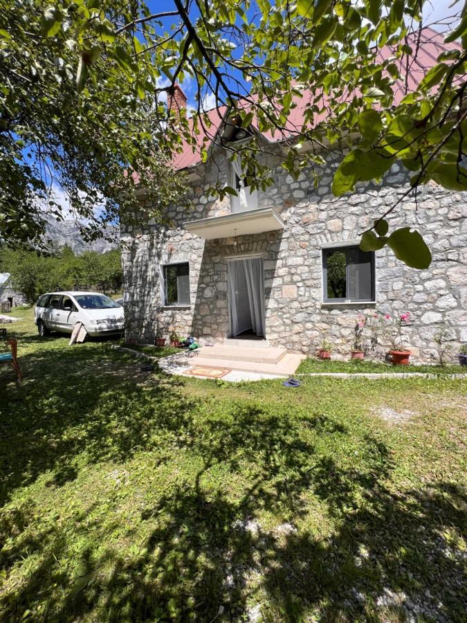Bujtina Milani Bed and Breakfast Shkodër Exteriör bild