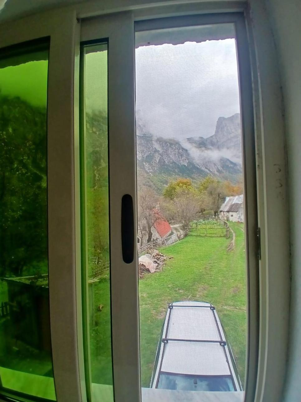 Bujtina Milani Bed and Breakfast Shkodër Exteriör bild