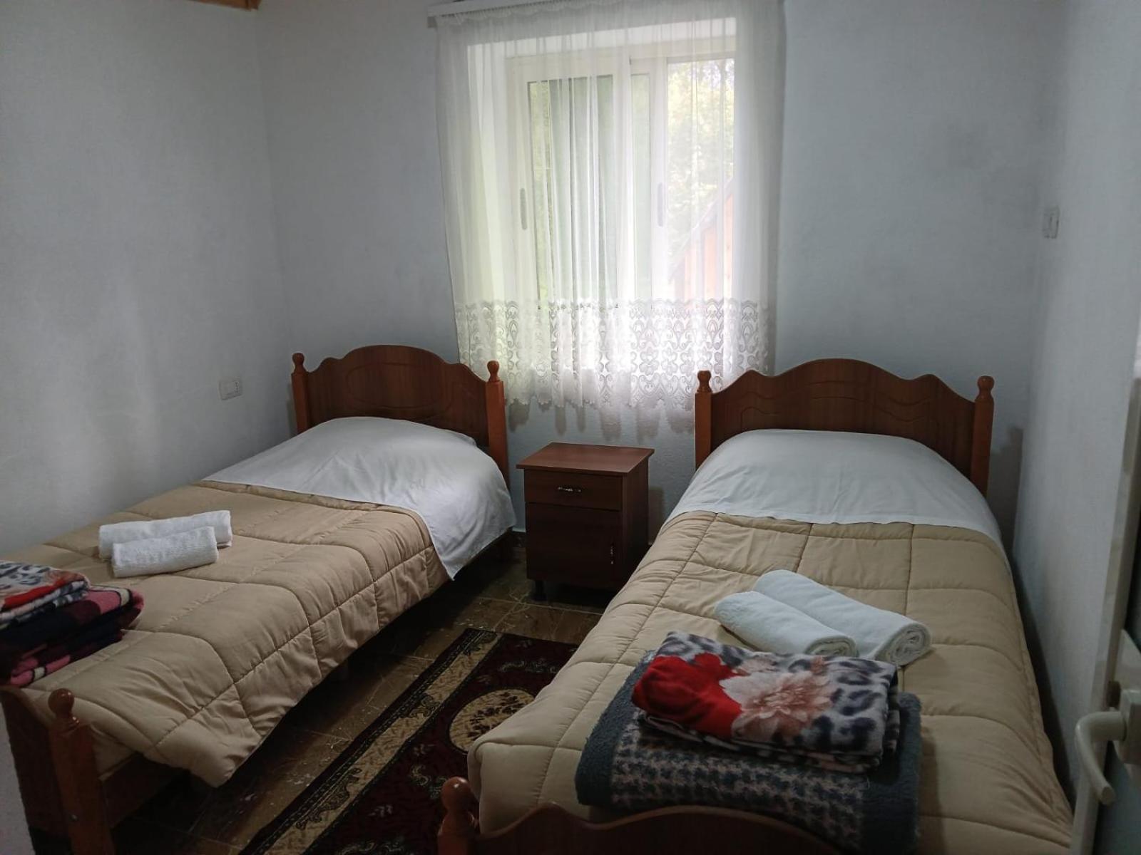 Bujtina Milani Bed and Breakfast Shkodër Exteriör bild