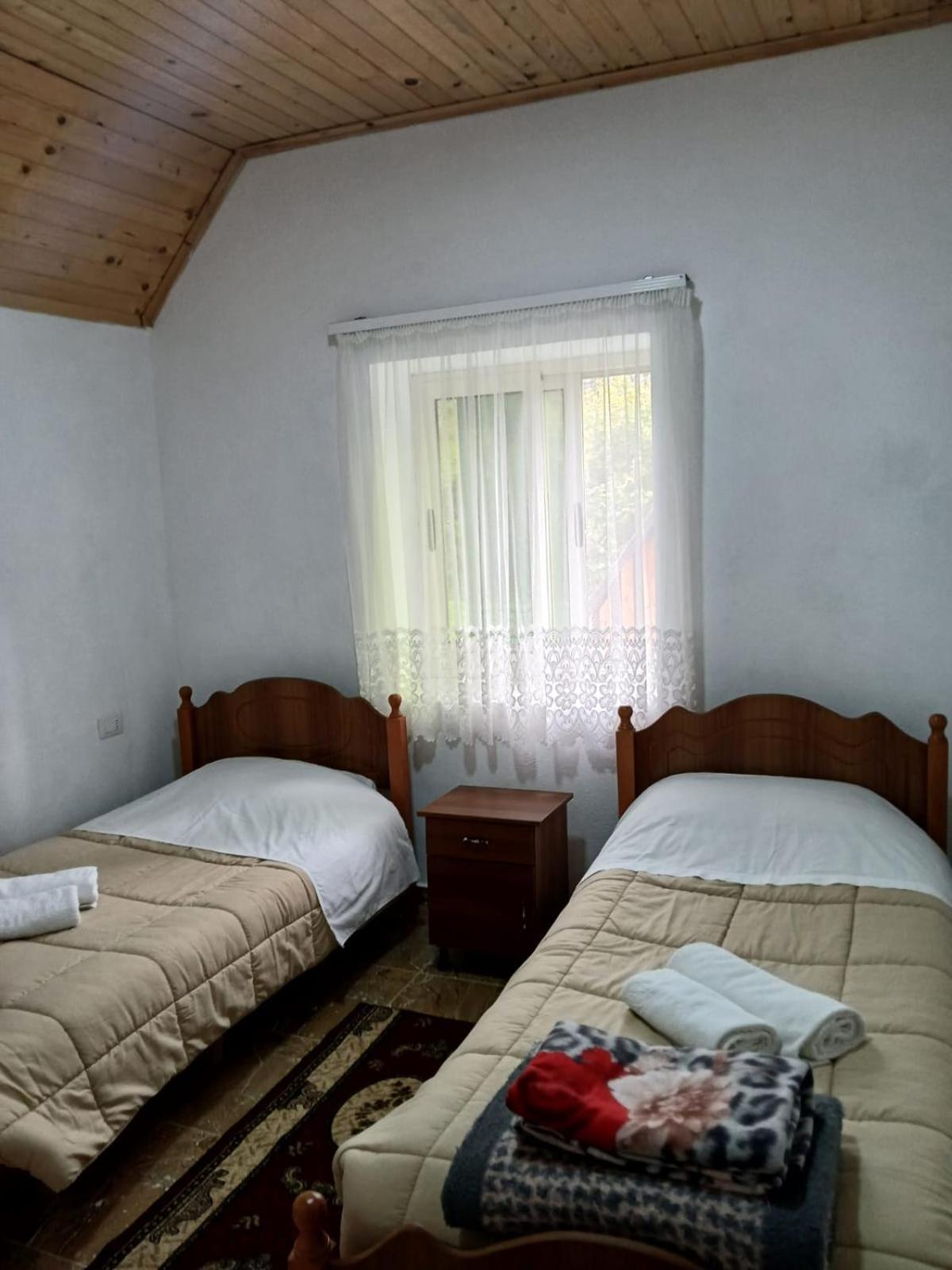 Bujtina Milani Bed and Breakfast Shkodër Exteriör bild