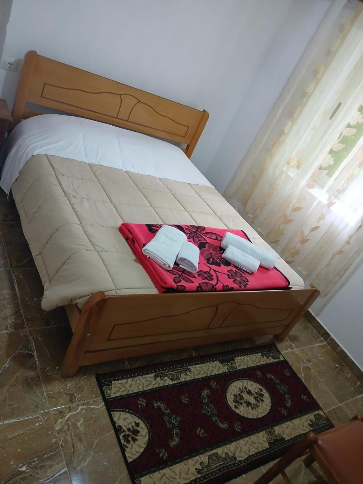 Bujtina Milani Bed and Breakfast Shkodër Exteriör bild